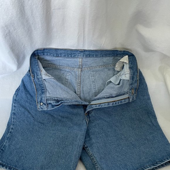 Highrise Light Wash Vintage Wrangler Mom Jean Shorts - Picture 6 of 11